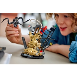 Klocki LEGO 76334 Epicka bitwa Spidermana SUPER HEROES